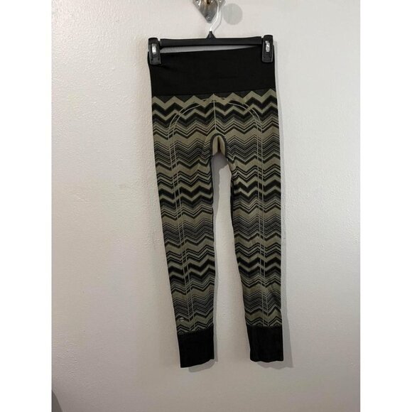 Lululemon ebb to street Pants Green And Black Chevron Pattern Size 4 - Picture 6 of 10